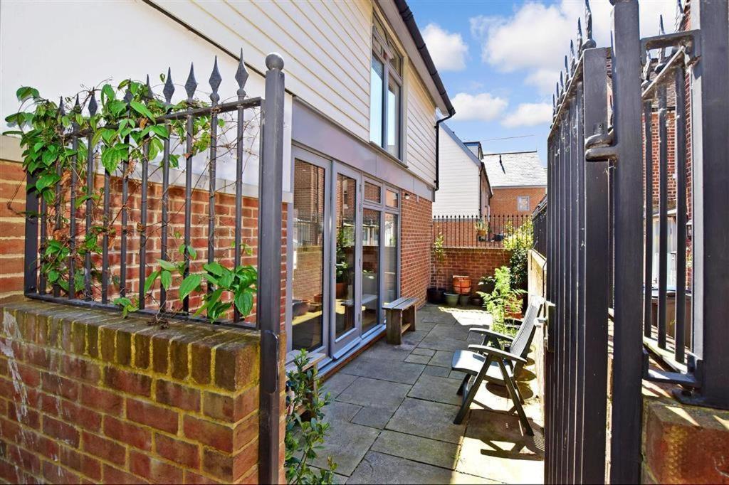 Modern City Centre House With Free Parking Canterbury Exteriör bild