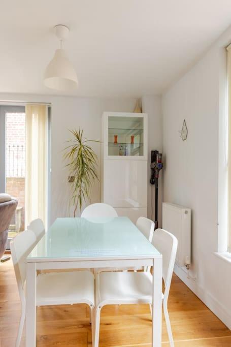 Modern City Centre House With Free Parking Canterbury Exteriör bild