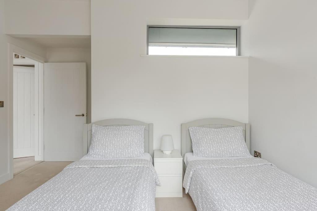 Modern City Centre House With Free Parking Canterbury Exteriör bild