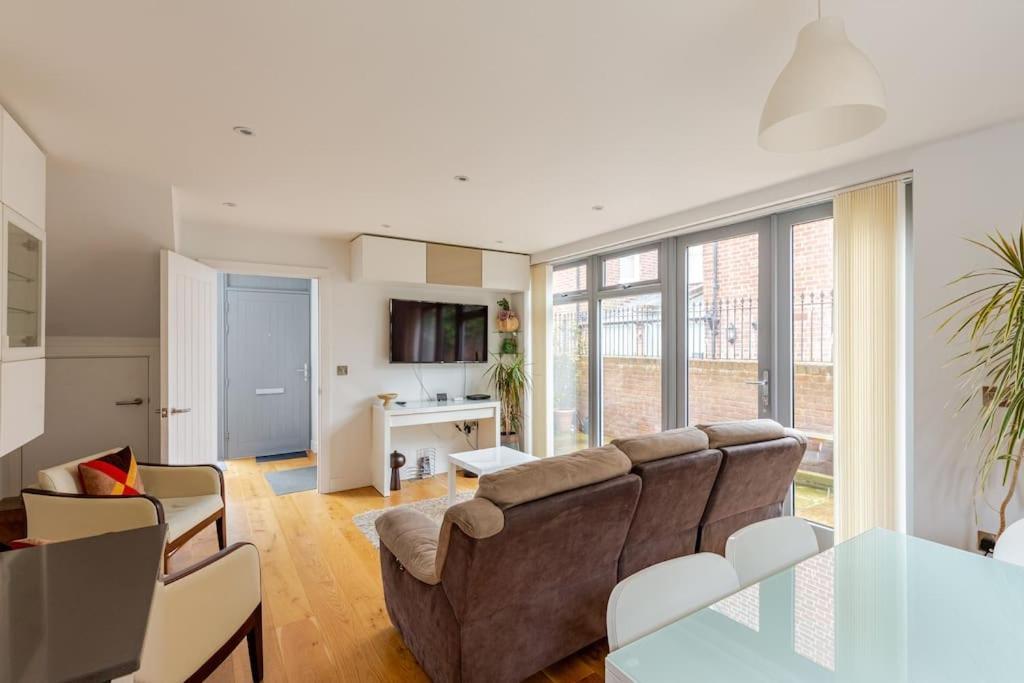 Modern City Centre House With Free Parking Canterbury Exteriör bild