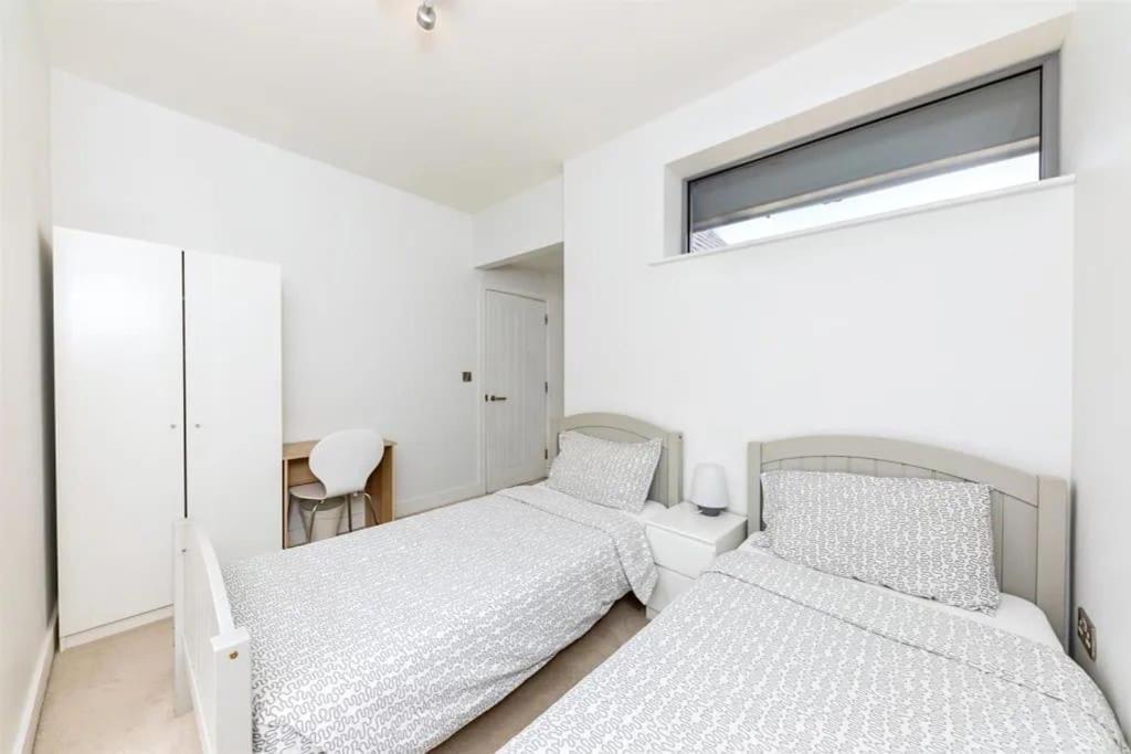 Modern City Centre House With Free Parking Canterbury Exteriör bild