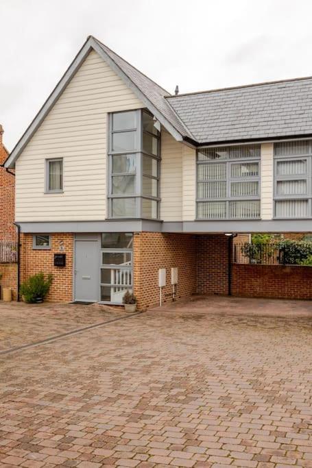 Modern City Centre House With Free Parking Canterbury Exteriör bild