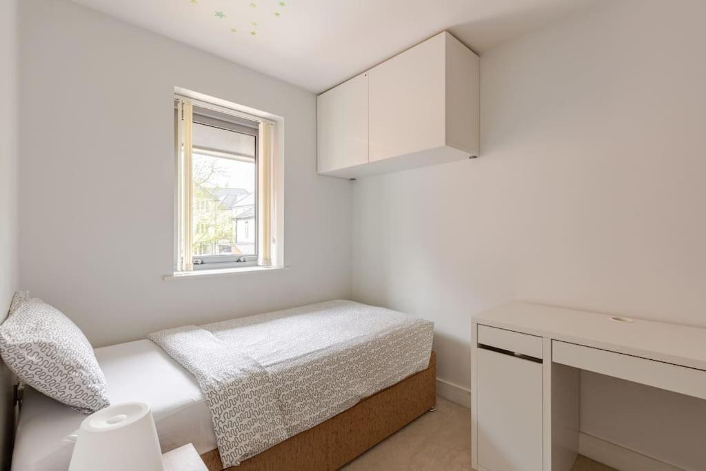 Modern City Centre House With Free Parking Canterbury Exteriör bild
