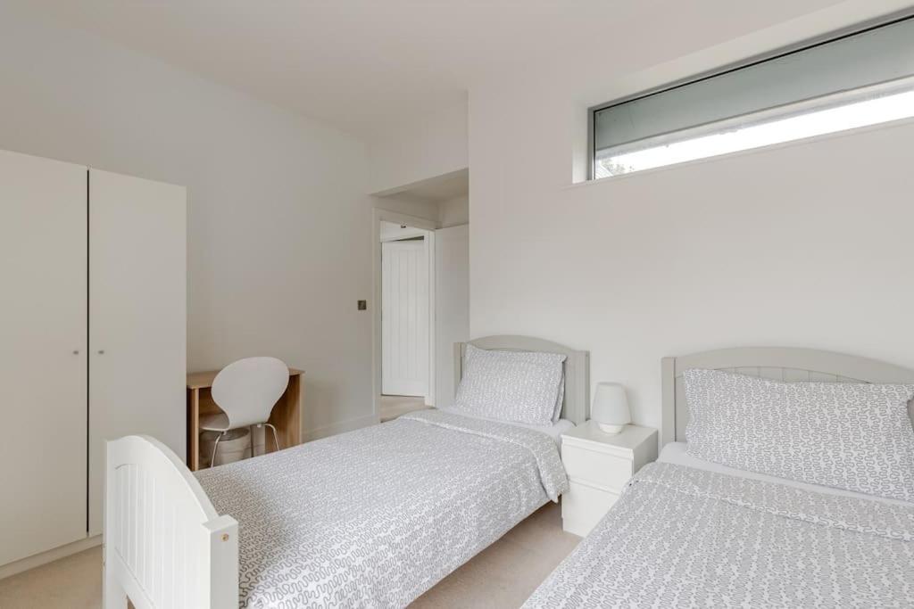 Modern City Centre House With Free Parking Canterbury Exteriör bild