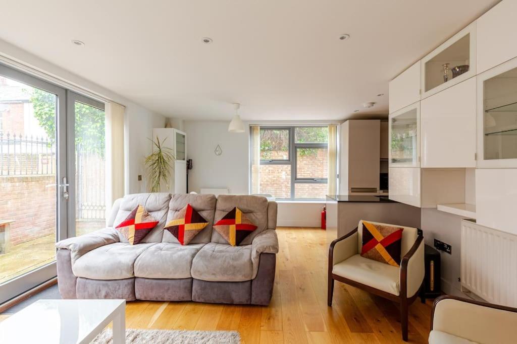 Modern City Centre House With Free Parking Canterbury Exteriör bild