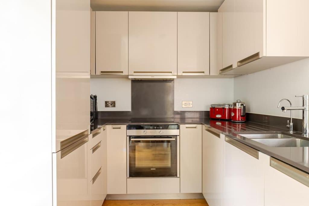 Modern City Centre House With Free Parking Canterbury Exteriör bild