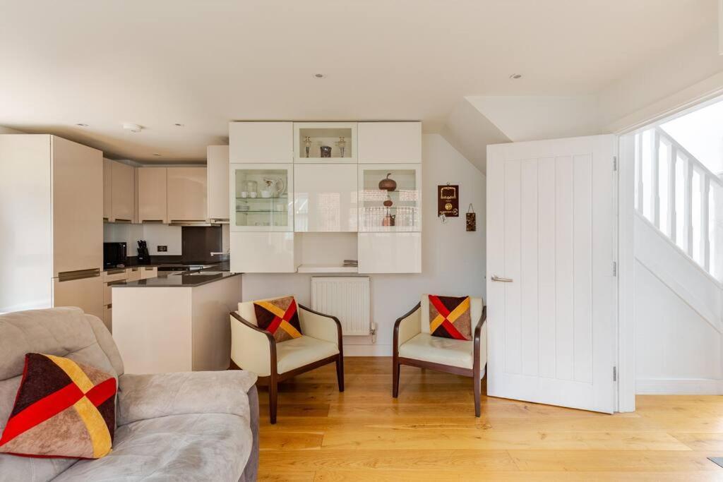 Modern City Centre House With Free Parking Canterbury Exteriör bild